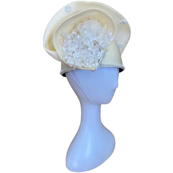 80s Vintage Cream Church Hat with Abstract Arch & Pearl Detailing - Picture 1 of 7